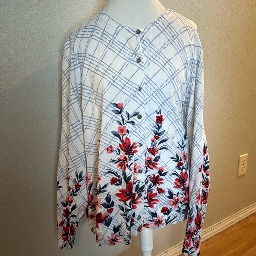 Beautiful Karen Scott Cardigan